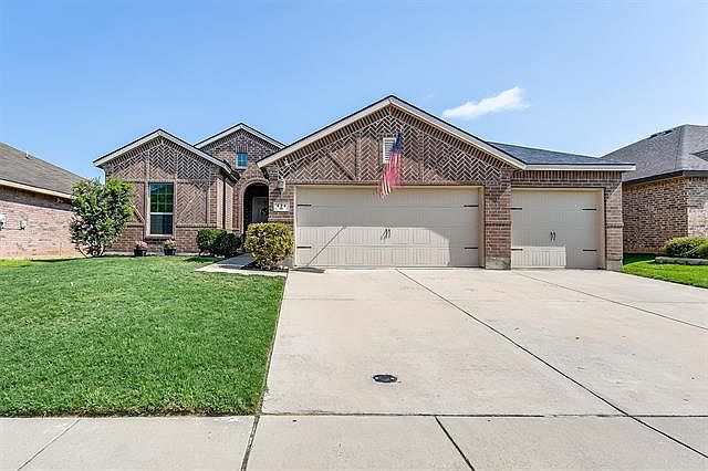 1st image of 424 Crown Oaks Dr