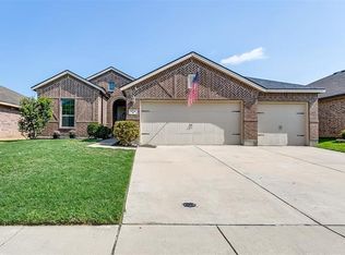 424 Crown Oaks Dr, Fort Worth, TX 76131