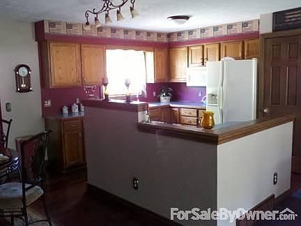 Newly remodeled kitchen : New counter tops, sink, hardwood floors. Large pantry for plenty of storag