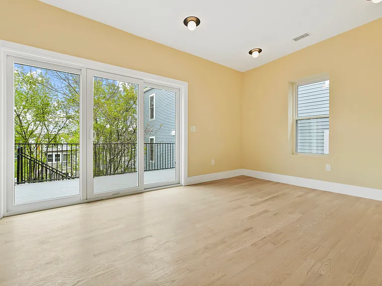 184 Paris St #3 — Photo 4