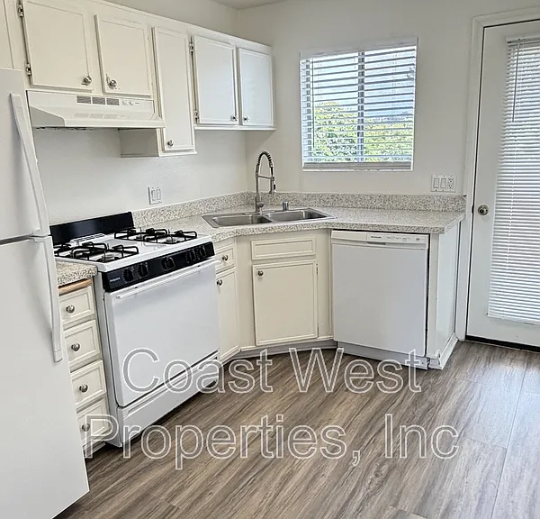 485 Chestnut Ave E — Photo 4