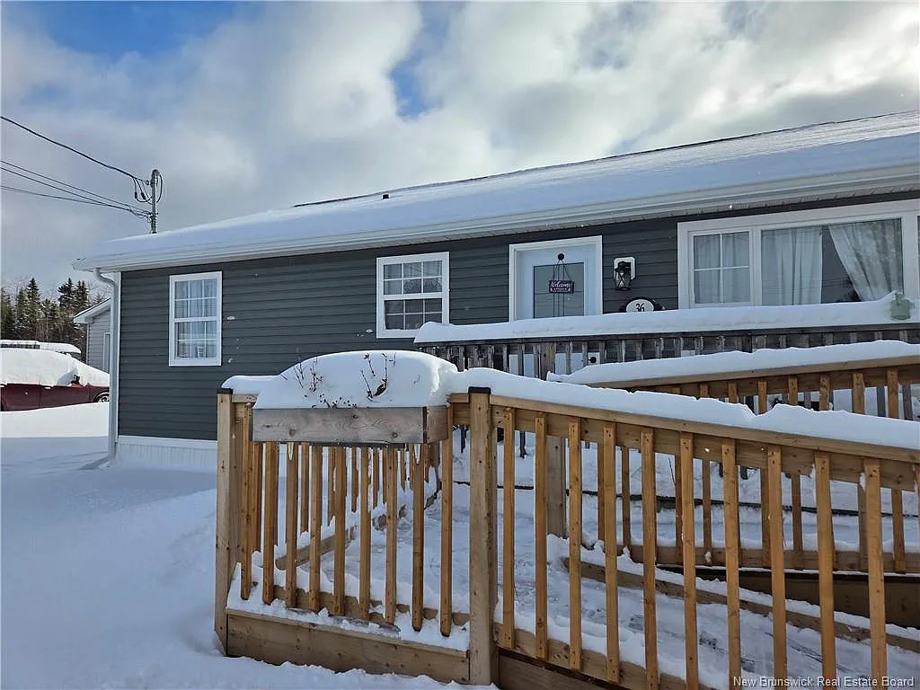 3 bed, 1.0 bath, 1008 sqft, $199,900 — Photo 3