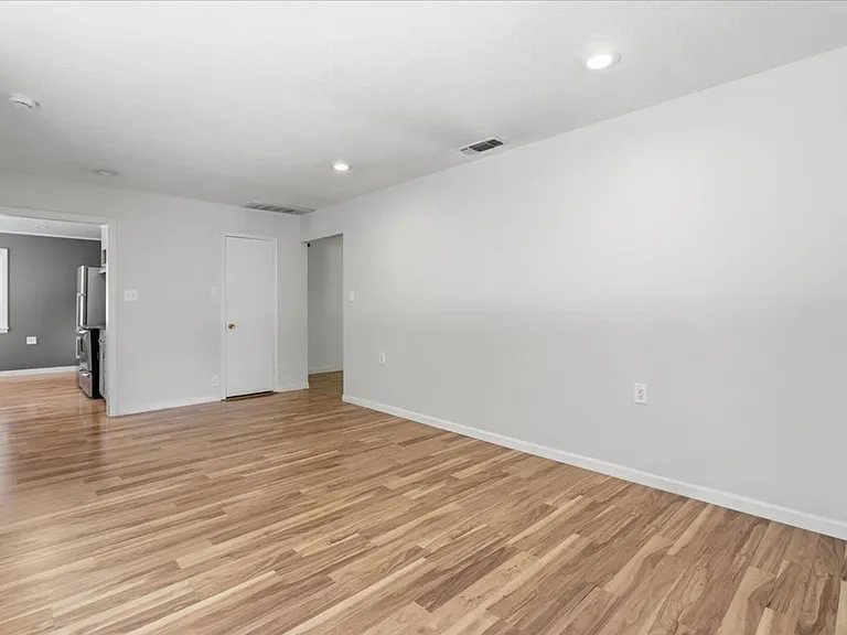 5231 17th Ave — Photo 5