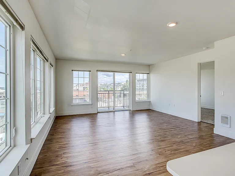 Dunn Motors Apartments — Photo 8