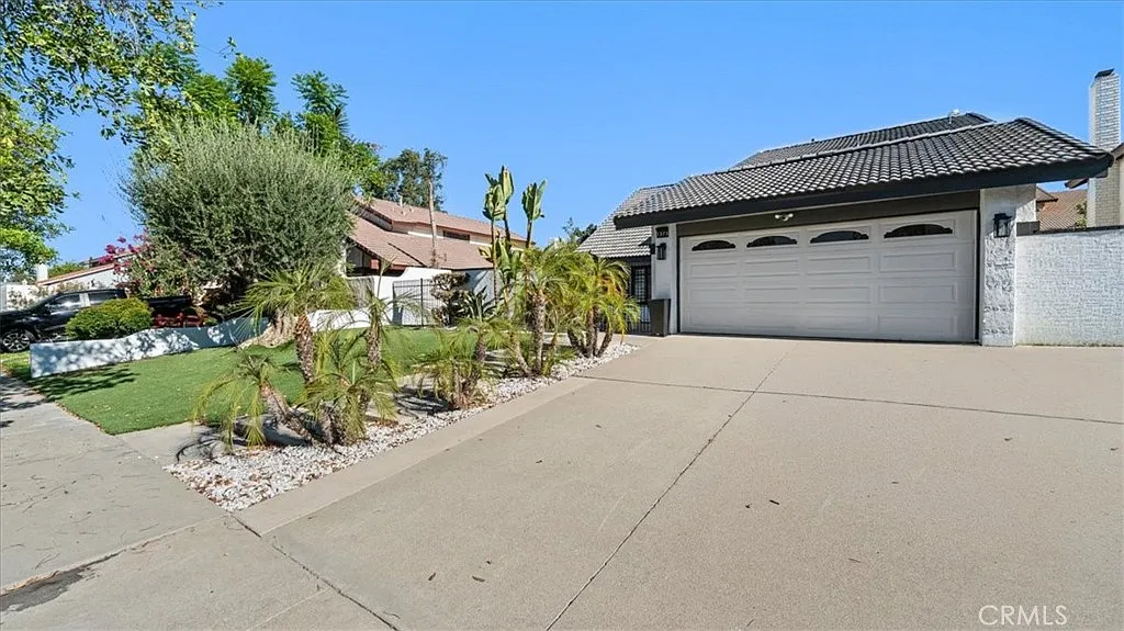 4 bed, 2121 sqft, $7,499 — Photo 3