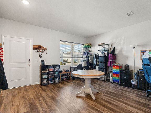 5th image of 606 Fisher Ln