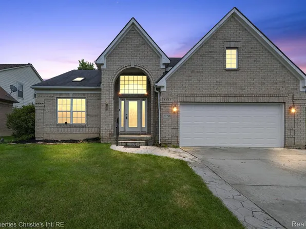 20798 Oakridge Dr, Clinton Township, MI 48036