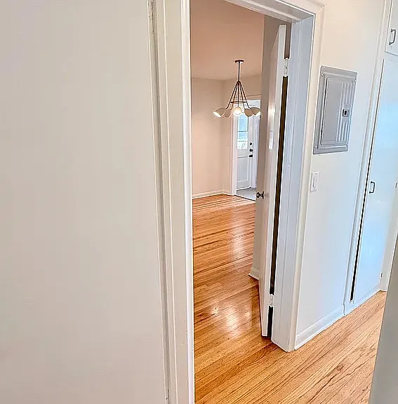 8222 De Longpre Ave #6 — Photo 20