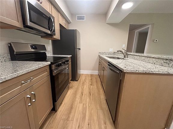 5th image of 5327 Summerlin Rd #2709