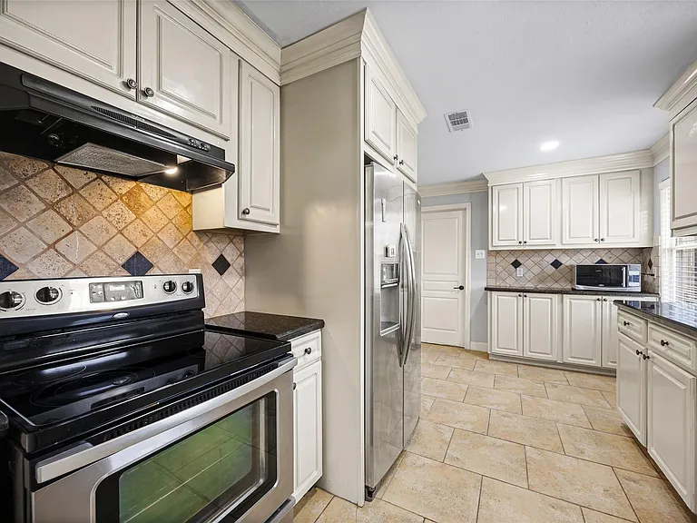 5303 Heatherbrook Dr — Photo 1