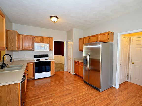 5th image of 105 Russett Ct