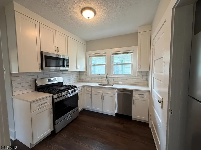 54 Label St #2 — Photo 10