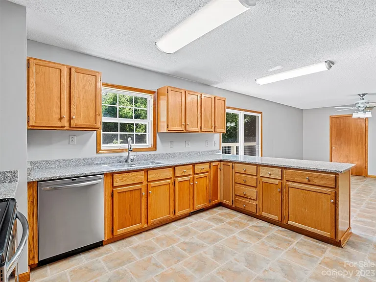 18 Robin Ln — Photo 14