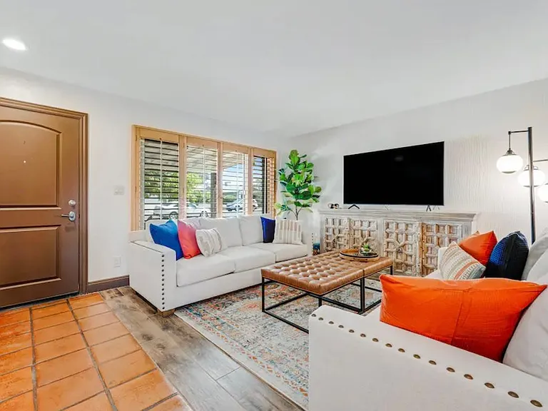 2429 E Dahlia Dr — Photo 3