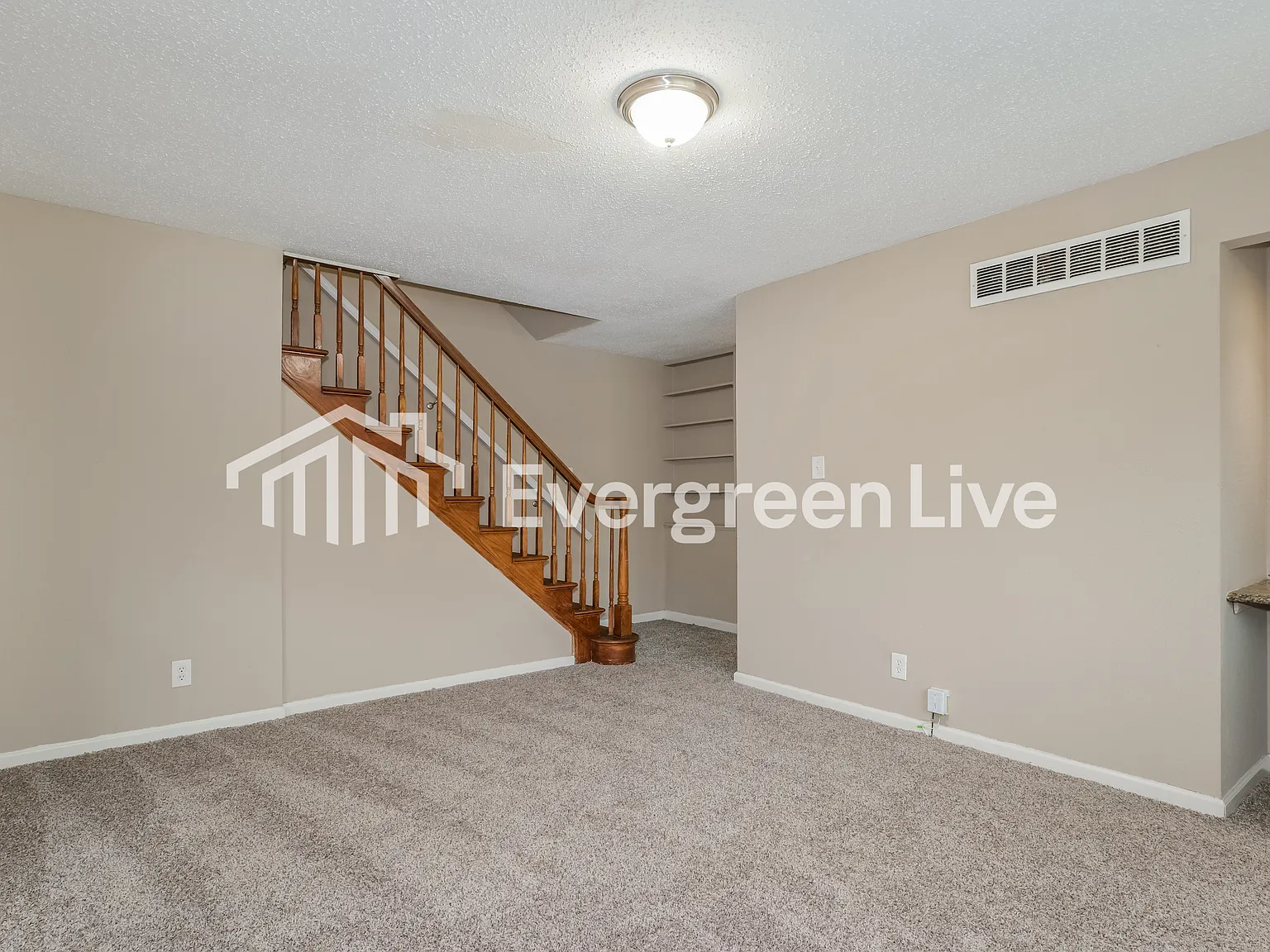 5 bed, 2.5 bath, 1944 sqft, $2,095 — Photo 4