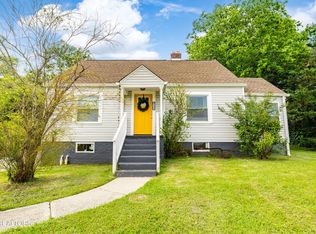 919 Montgomery Ln, Maryville, TN 37803