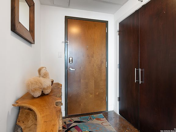 4th image of 831 S FLORES ST #2302