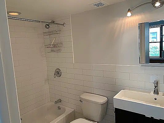 5th image of 121 W 95th St APT 3R