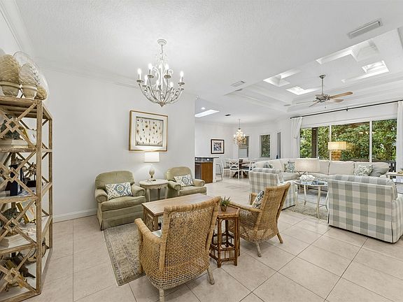 3rd image of 7 Buckthorne Dr