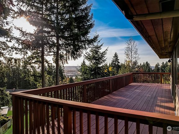 4th image of 4422 108th Avenue E