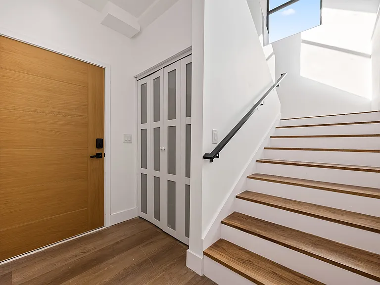 212 W 64th St #B — Photo 16