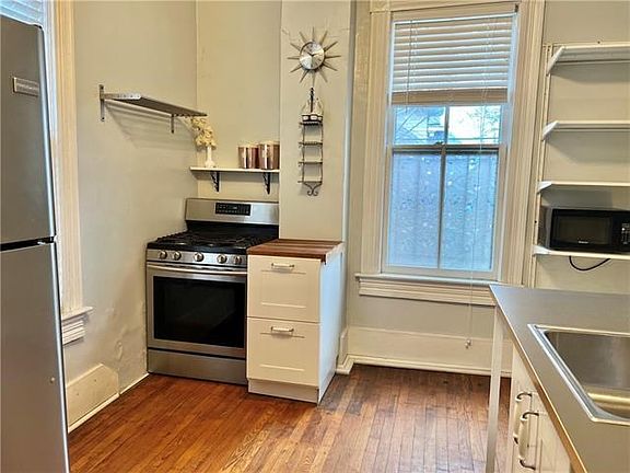 4th image of 1209 Sylvanie St