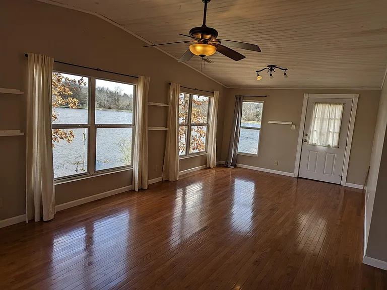 2395 S Lakeshore Dr — Photo 21