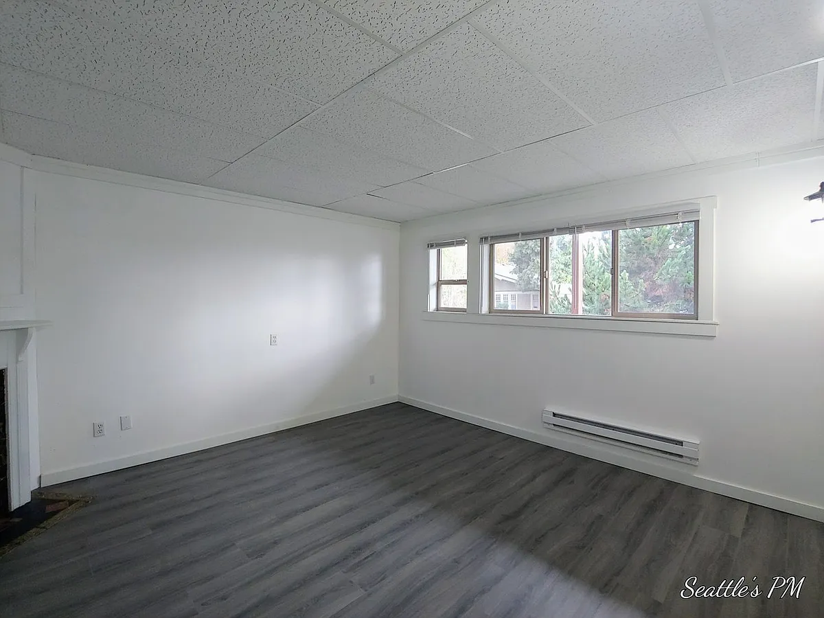 Building Photo - 258 E Newton St