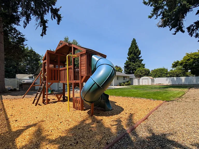 2425 Leyton Ln — Photo 26
