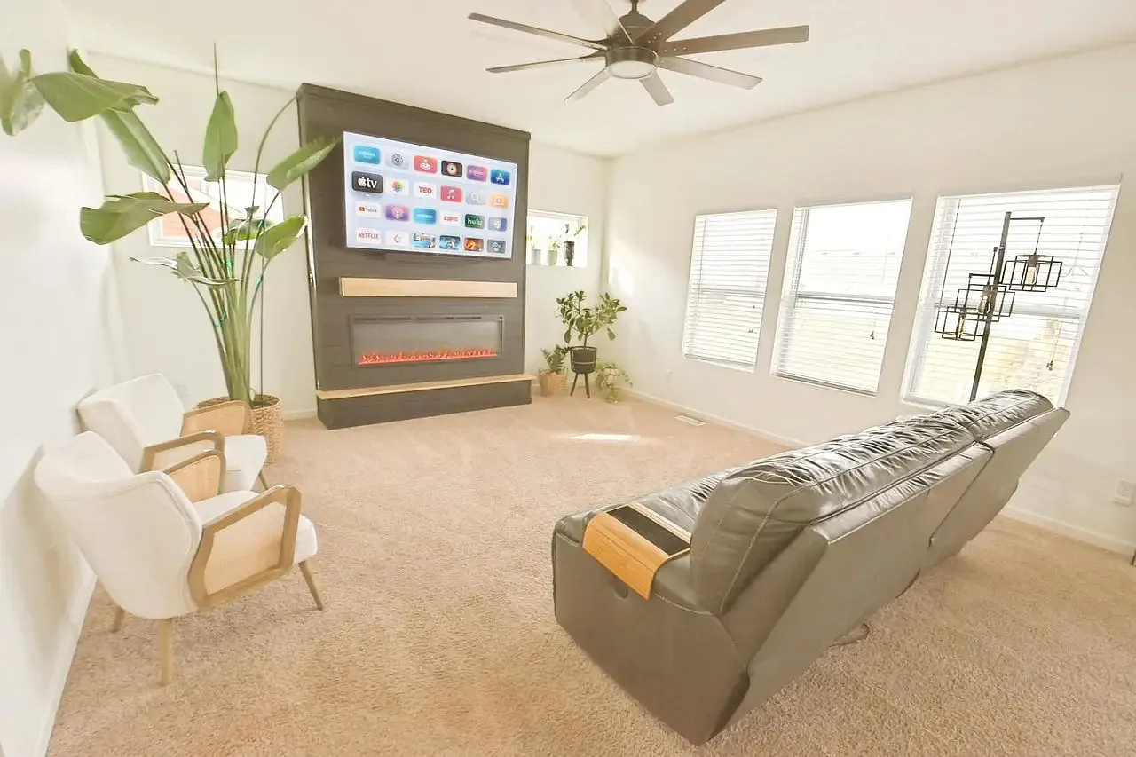 4 bed, 2.5 bath, 2400 sqft, $3,100 — Photo 3