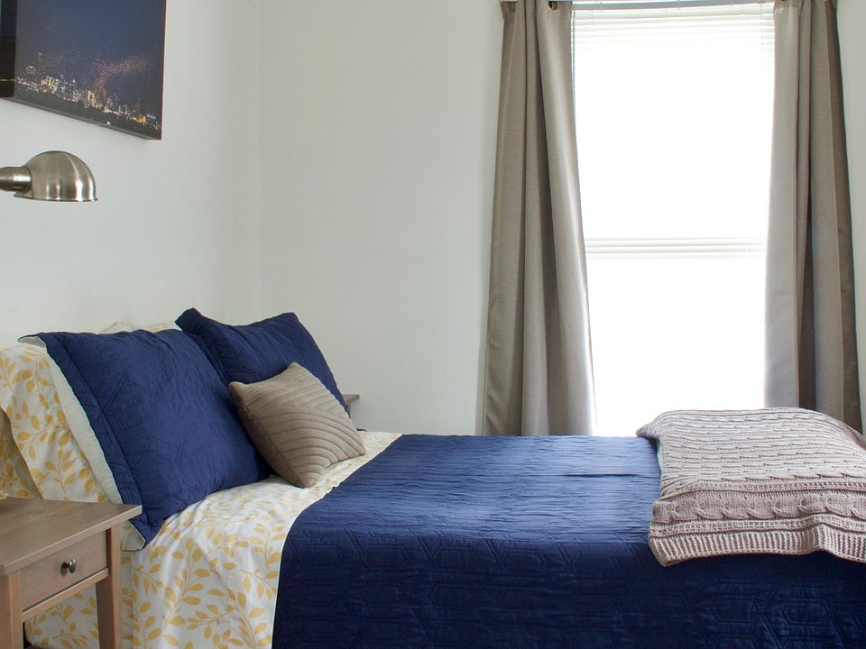 Another look at the bedroom.