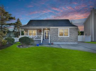 24 Arlyn Drive E, Massapequa, NY 11758