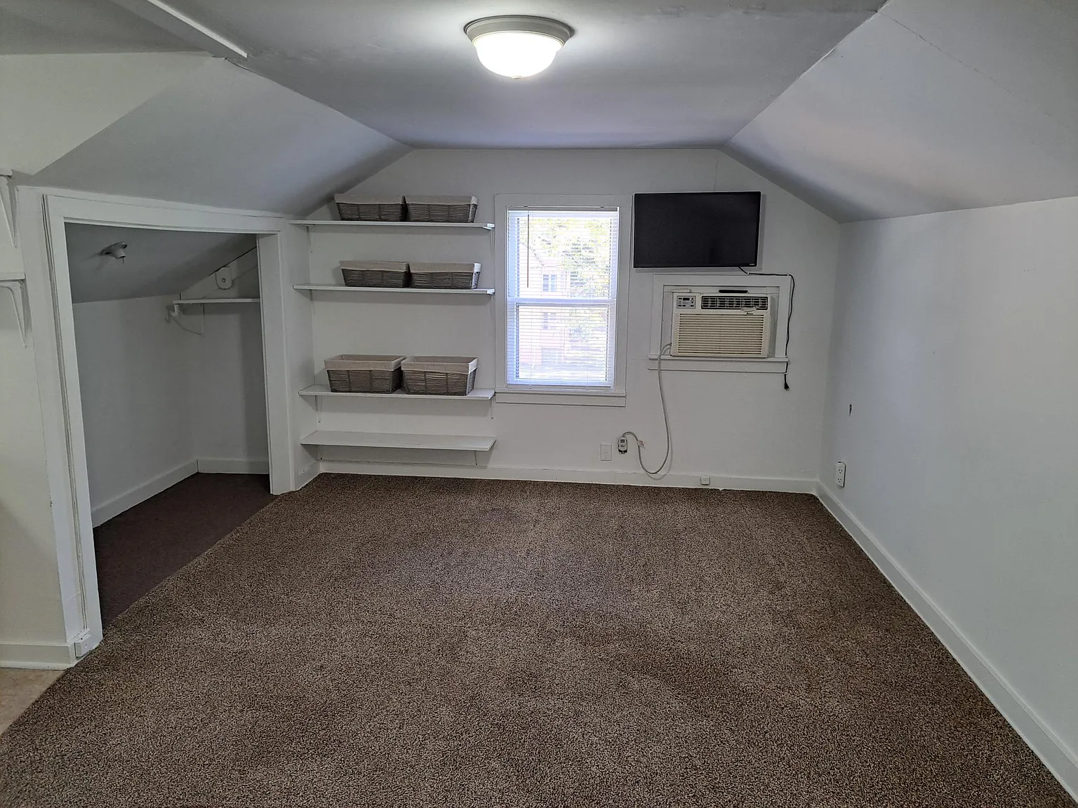 Studio, 375 sqft, $525 — Photo 3
