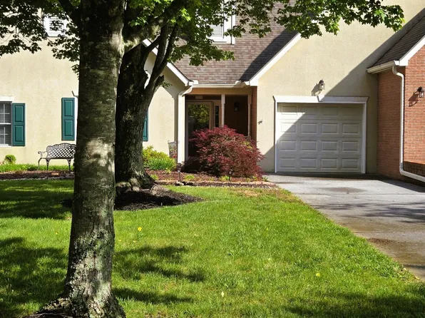 375 Paine Lake Dr, Sevierville, TN 37862