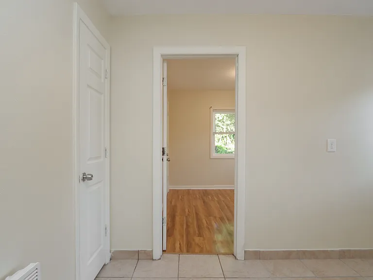 323 Montcalm St #L — Photo 17