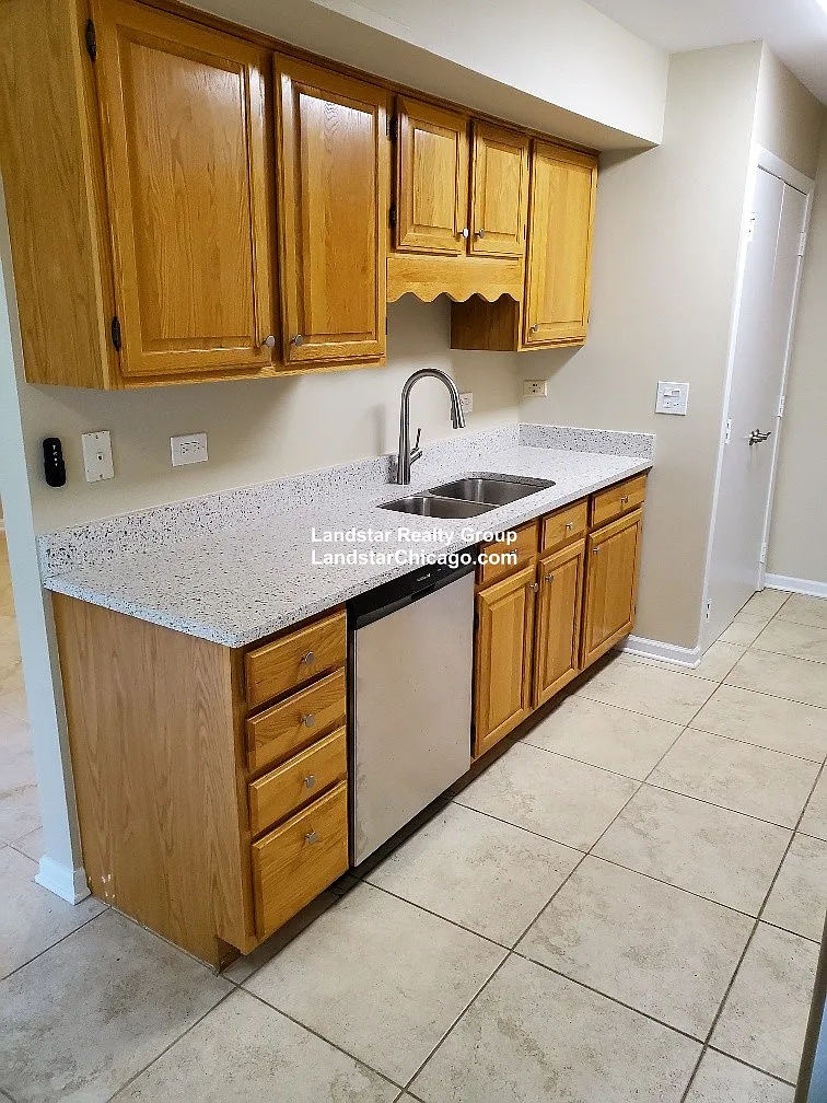 2 bed, $1,895 — Photo 1