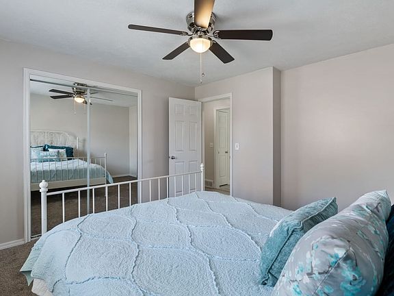 4th image of 1076 E Godatia Ln