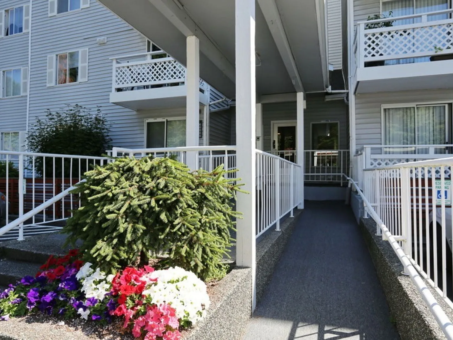 Evergreen on 47th — Photo 2