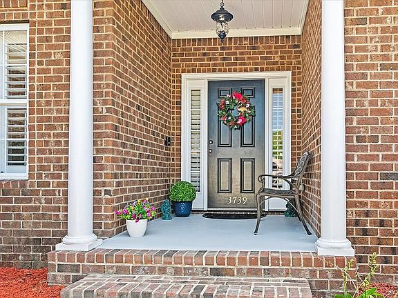 5th image of 3739 Beckford St