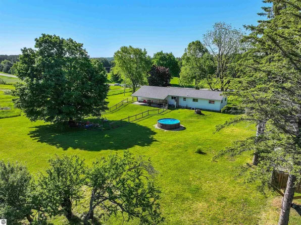 10061 E 16th Rd, Manton, MI 49663
