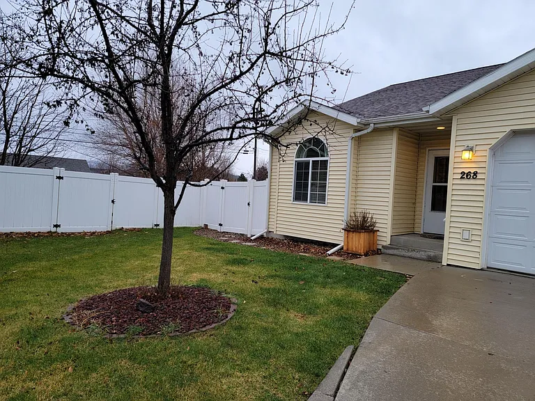 268 Empire Loop — Photo 1