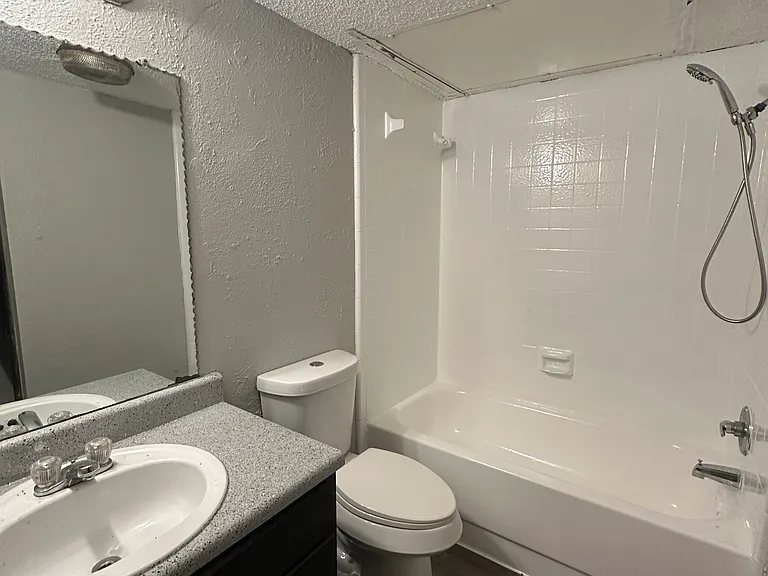421 Matt Ln — Photo 4