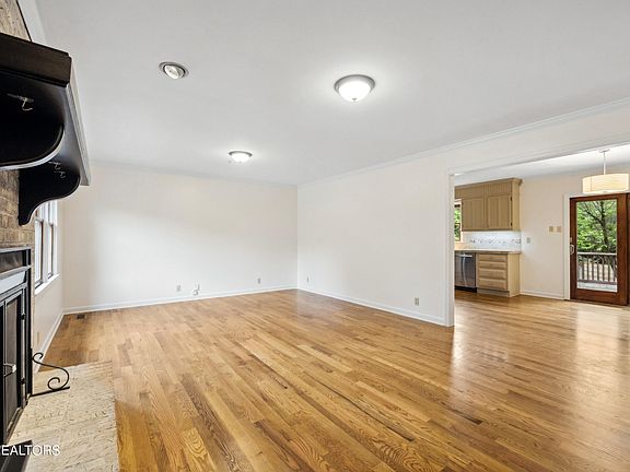 4th image of 7628 Westdale Dr