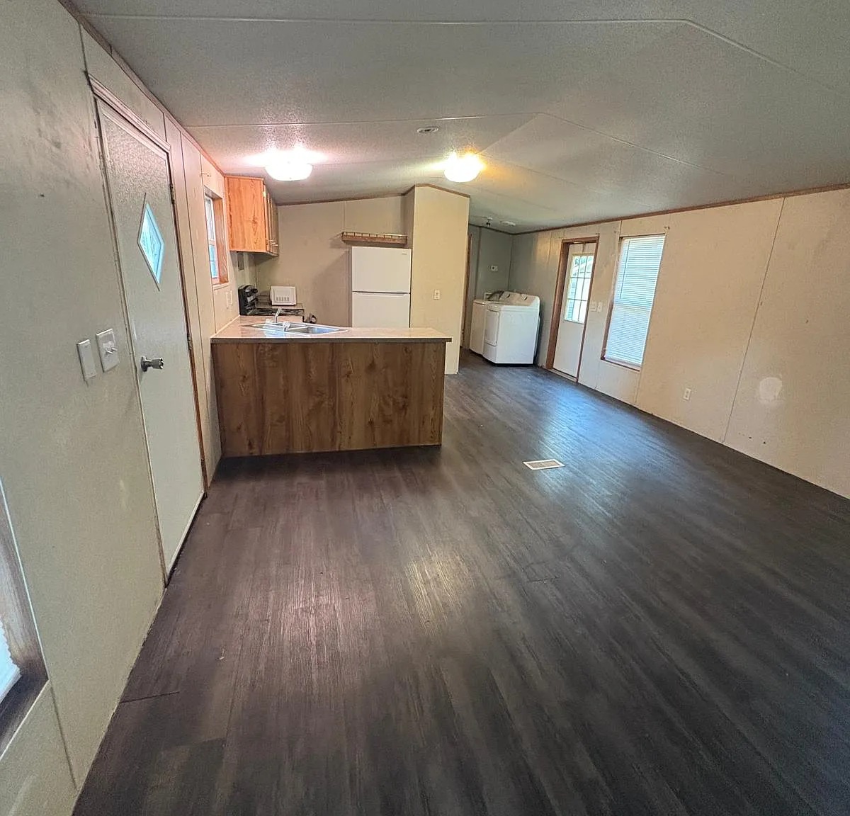 2 bed, 1060 sqft, $995 — Photo 1
