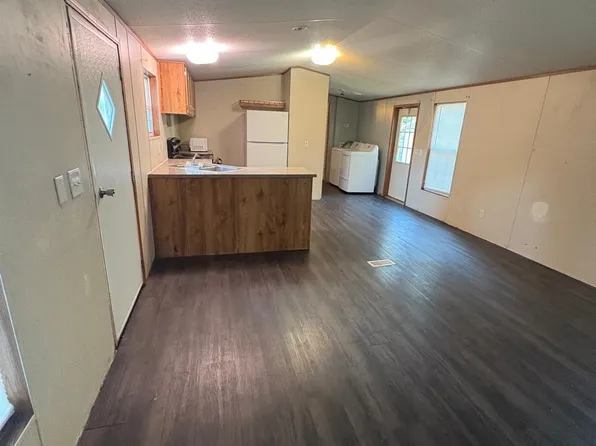 24800 S 630th Rd #E19, Grove, OK 74344