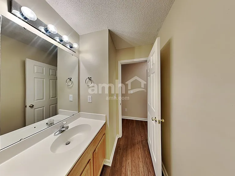 15464 Stone Hollow Dr — Photo 15