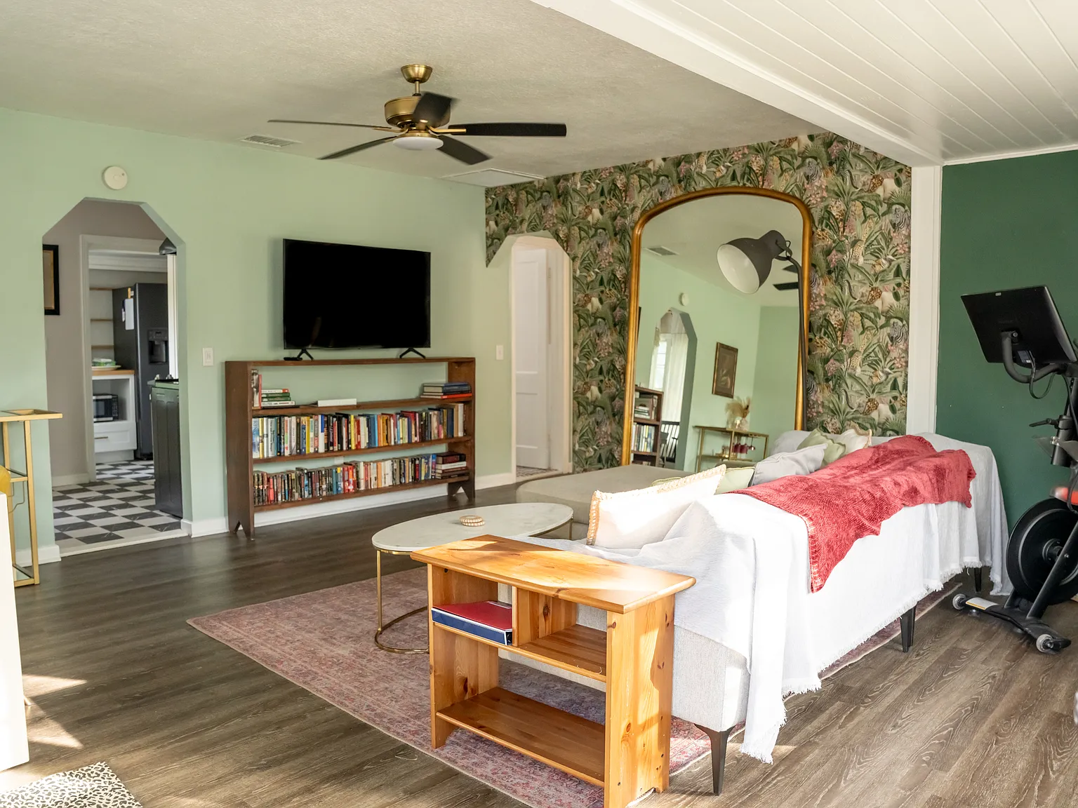 2 bed, 850 sqft, $2,400 — Photo 3