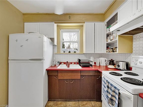 3rd image of 21 Hardy Ave