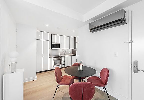 5th image of 10-25 Jackson Ave #5E