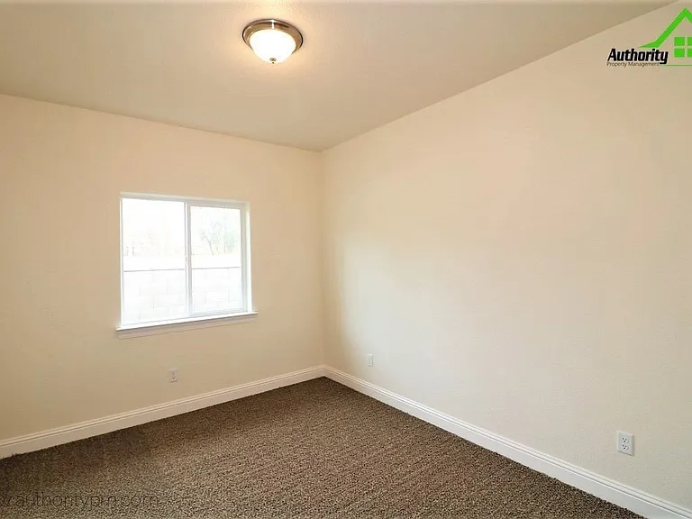 2530 Rainbow Ln #B — Photo 10